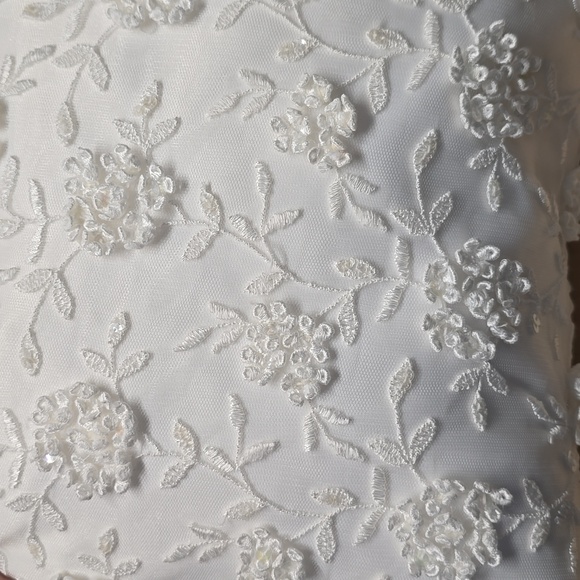 {David's Bridal} Sequined Floral Applique Mesh Overlay Halter Neck Wedding Dress - Picture 8 of 17